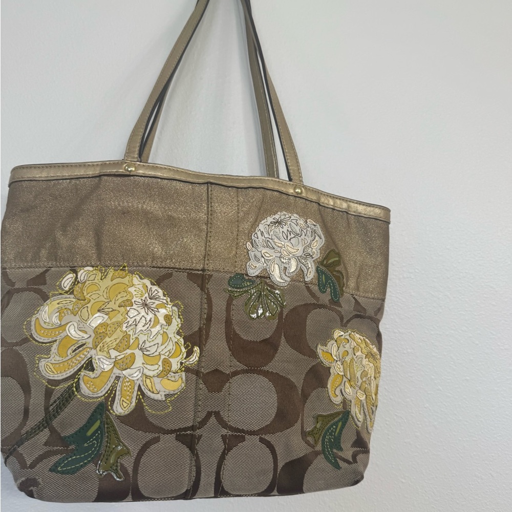 Coach Chrysanthemum or Peony Appliqué bag - Picture 4 of 15